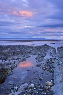 Images Dated 18th March 2010: Seascape at dusk - pink clouds at dusk over rocky