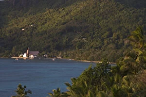 Images Dated 20th November 2009: Seychelles, Mahe Island, Anse Royale, Town