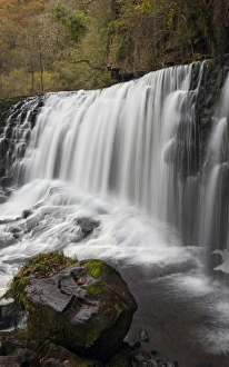 Images Dated 5th November 2008: Sgwd Isaf Clun Gwyn waterfall on the river Mellte in the Brecon Beacons - November