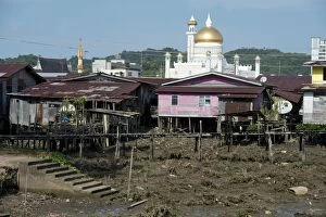 Brunei Gallery: Shack and Mosque Opulent Sultan Omar Ali Saifuddien