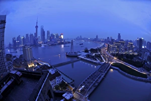 Images Dated 27th March 2010: Shanghai China - at dusk Huangpu River and oriental tv tower - Pudong business district
