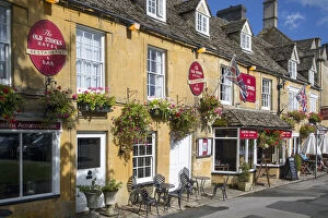 Shops and cafes in Stow-on-the-Wold, the Cotswolds