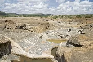 Images Dated 18th December 2008: Smooth eroded rocks below Lugard Falls on Galana River