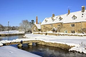 Images Dated 7th January 2010: Snow covered Houses and river