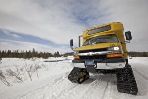 Images Dated 10th February 2011: Snowcoach - Yellowstone National Park