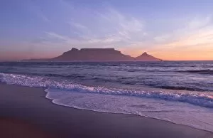 Sunsets & Sunrises Collection: South Africa - Table Mountain, Cape Town