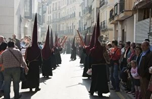 Images Dated 11th April 2006: Spain - Nazarenos (= penitents) at the Semana Santa