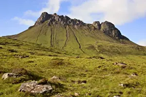 Stac Pollaidh view from foot of mountain with sandstone turrests on it's summit visible Inverpolly Nature Reserve, Wester Ross, Highlands, Scotland, UK