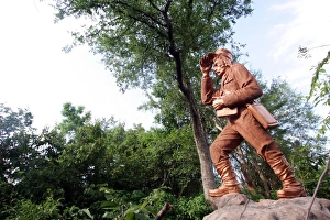 Images Dated 16th January 2007: Statue of David Livingstone - Livingstone discovered and named the falls in 1855 Victoria Falls