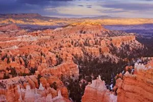 Images Dated 10th April 2009: Storm over Bryce Canyon - view from Sunset Point over the amphitheatre of hoodoos
