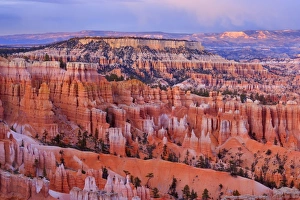 Images Dated 10th April 2009: Storm over Bryce Canyon - view from Sunset Point over the amphitheatre of hoodoos