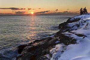 Boulder Gallery: Sunrise over the Atlantic Ocean in winter