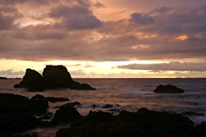 Images Dated 14th June 2007: sunrise atmosphere - just above the horizon risen sun, rocks