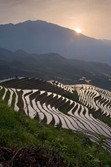 Images Dated 26th October 2009: Sunrise at Dragon's Backbone Rice Terraces