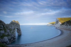 Features Gallery: Sunrise over Durdle door and the Jurassic Coast