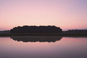 Images Dated 12th January 2011: Sunrise over farm pond, Western Kentucky
