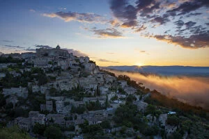 Images Dated 19th March 2014: Sunrise over Gordes in the Luberon, Provence