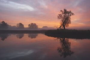 Images Dated 28th October 2009: Sunrise - with reflections in lake