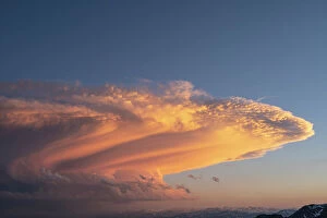 Alpine Collection: Sunset cloud over the Arapaho National Forest, Colorado Date: 14-06-2021