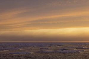 Images Dated 28th August 2014: Sunset over seascape