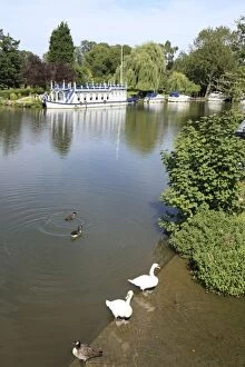 Berkshire Gallery: The Swan Hotel and River Thames