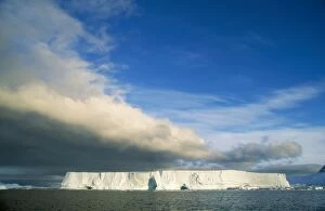 Images Dated 19th July 2006: Tabular Iceberg Antarctica