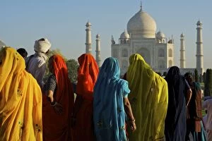 Images Dated 7th April 2010: Taj Mahal - colourful Rajasthan visitors