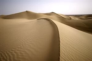 Images Dated 13th April 2007: Taklamakan desert dunes - Xinjang China