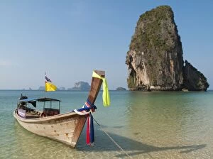 Images Dated 1st February 2010: Thailand - Long-tail boat at the sandy Phranang