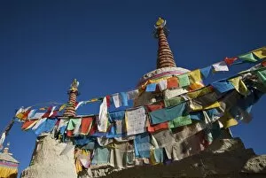 Images Dated 10th March 2007: Tibet prayer flags on village stupa