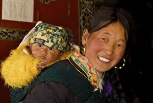 Images Dated 12th March 2007: Tibetian mother and child