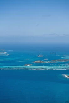 Images Dated 13th July 2011: Tobago Cays and Mayreau Island, St. Vincent