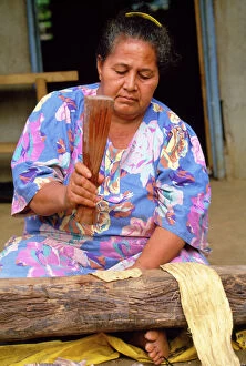 Images Dated 5th February 2014: Tonga - tapa cloth being made from tree bark
