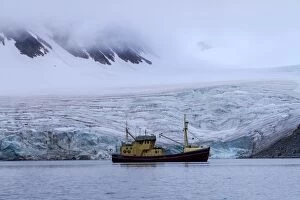 Tourist Boat - in front of glacier