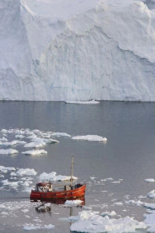 Images Dated 23rd April 2009: tourist boat in front of large icebergs