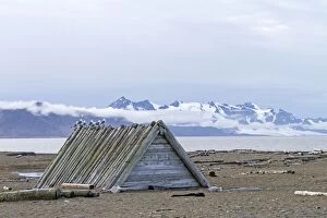 Images Dated 18th August 2012: Trapper's Hut - Poolepynten on Prinz Karl Forland