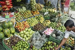 Images Dated 29th June 2007: Tropical Fruit stall: Sri Lanka