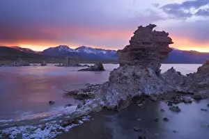 Tufa Formations - on the shores of Mono Lake with the snow-covered mountains of the Sierra Nevada in the background - at sunrise - Mono Lake - California - USA