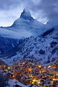 Images Dated 17th September 2013: Twilight over the Matterhorn and village