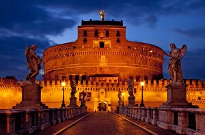 Dynamic Gallery: Twilight view across Ponte Sant Angelo to