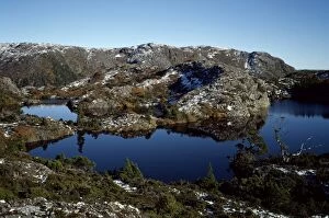 Cradle Gallery: Twisted Lake - alpine terrain near Cradle Mountain