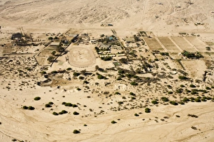 Uran development spreading into the desert - small holdings and an oval race track Uran development spreading into the desert - small holdings and an oval race track