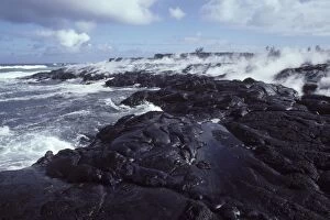 Images Dated 11th February 2011: USA - Hawaii - Big Island - Eruption of the Pu'u O'o Vent - a vent of the Kilauea Volcano - Lava