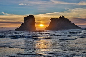 Calm Gallery: Usa, Oregon, Bandon. Bandon Beach, Sunset at the Beach