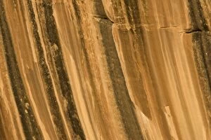 Images Dated 1st April 2005: USA - Pattern in a sandstone rock wall in the Canyon de Chelly