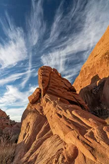 Sand Gallery: USA, Utah. Mare's Tails (Cirrus uncinus) and sandstone