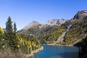 The valley martelltal with lake Zufrittsee