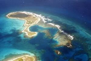 Images Dated 22nd February 2006: Venezuela - aerial of an island - Los Roques National Park