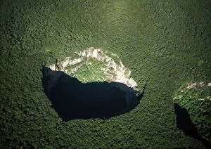 Images Dated 1st October 2007: Venezuela - Sarisarinama sink hole in rainforest Venezuela, South America. AWA0202