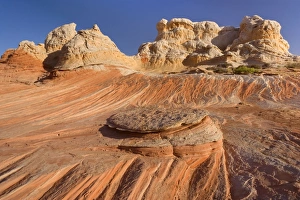 Images Dated 30th April 2009: Vermillion Cliffs - White Pocket - carved rock made of jurrasic-age Navajo Sandstone that is